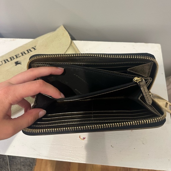 Burberry Plaid Wallet in original protective pouch - Picture 7 of 8